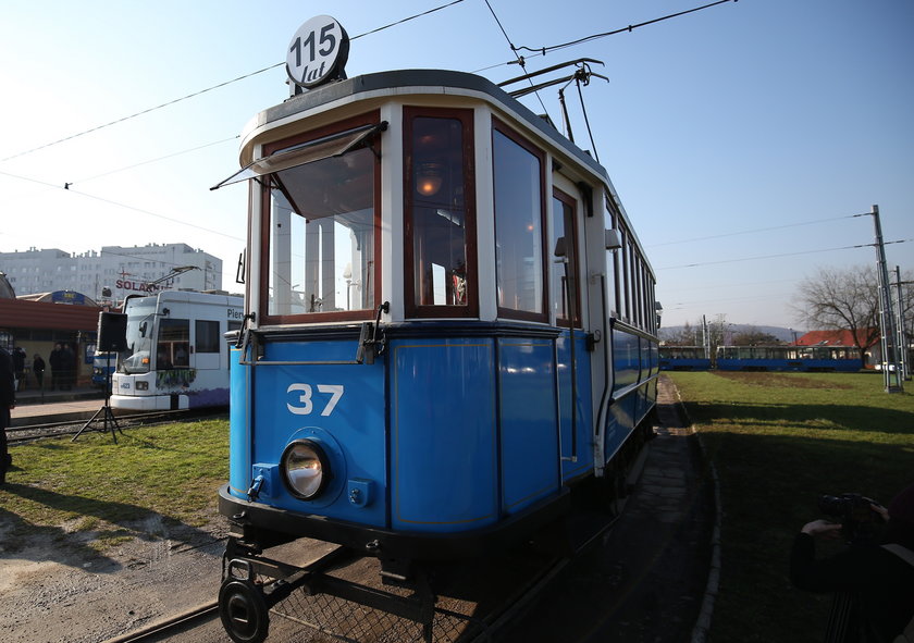 Zabytkowy tramwaj jeździ po Krakowie