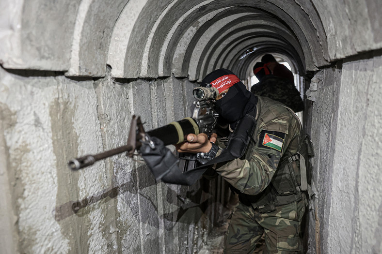 Bojownicy Demokratycznego Frontu Wyzwolenia Palestyny w tunelu w Strefie Gazy. (Zdjęcie ilustracyjne)
