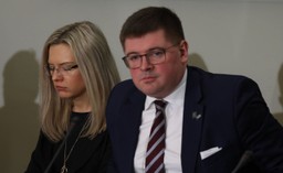 Powrót ósmoklasistów i maturzystów do szkół. "Bardzo realne"