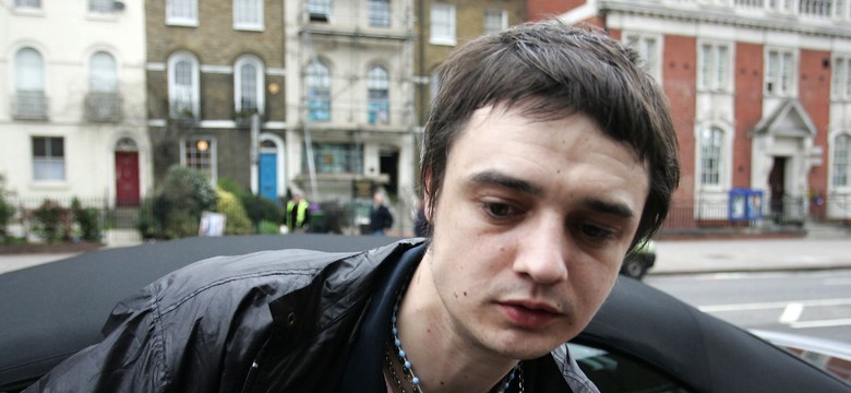 Były chłopak Kate Moss maluje obrazy własną krwią! Kosztują fortunę