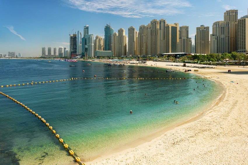 Plaže koje su inače prepune turista i stranih stanovnika danas su gotovo prazne