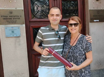 SIN ESTRADNOG PARA DIPLOMIRAO NA OVOM TEŠKOM FAKULTETU: Krili ga godinama od javnosti, a sad pucaju od ponosa sa diplomom u ruci