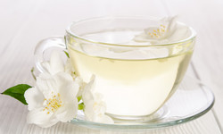 Biała herbata - produkcja, działanie, odchudzanie, picie w ciąży