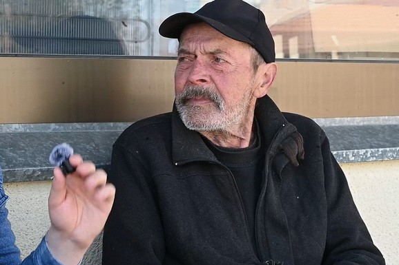 (VIDEO) "HOĆU DA MI RODI TRI UNUČETA" Posetili smo Gastozovog oca, evo šta kaže o pomirenju sa Anđelom: "Nenad voli da šara", pomenuo i njenu porodicu