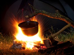 Wybuch podczas rozpalania ogniska. Dwóch turystów zginęło