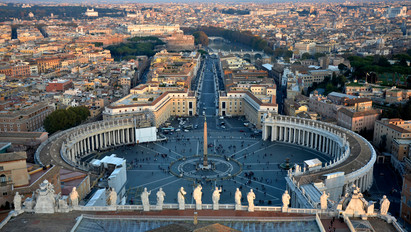 Elkapták a vatikáni bíboros sikkasztó jobbkezét: luxuscikkekre verte el a pénzt
