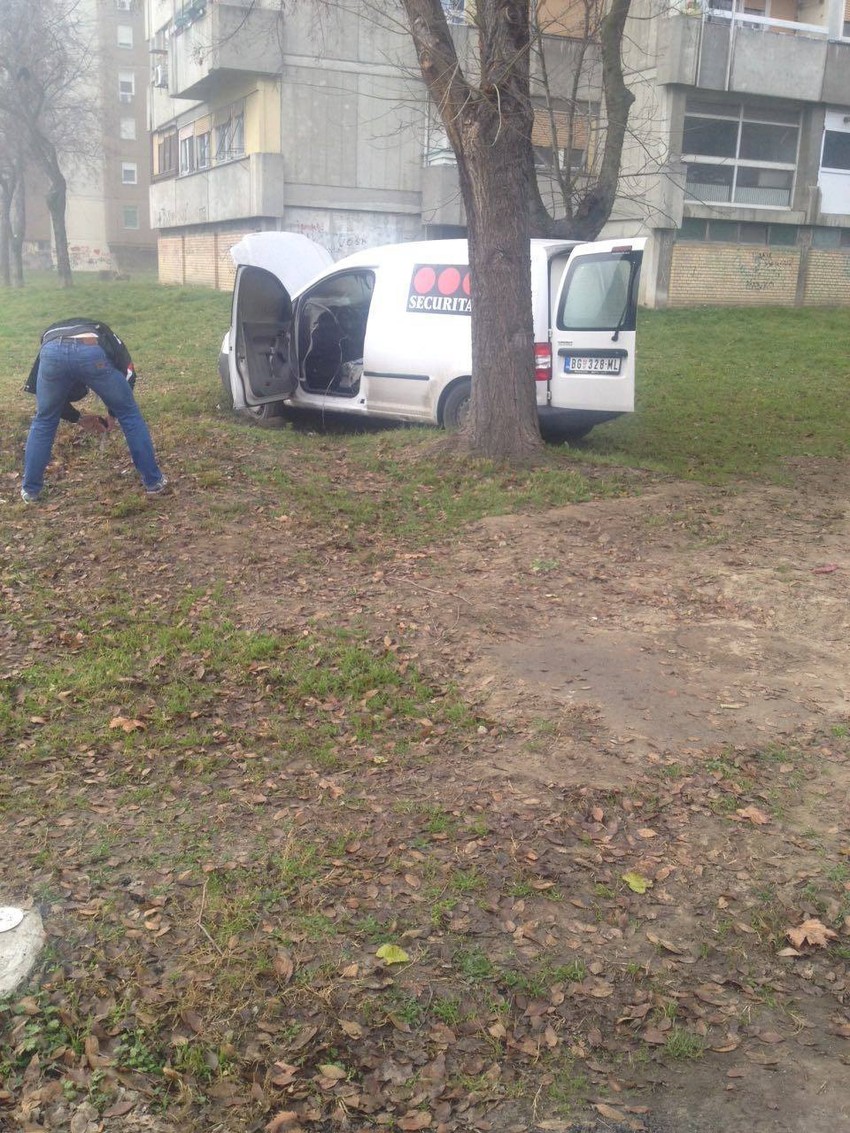 Zapaljeno vozilo za prevoz novca