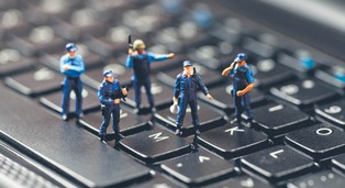 Cyberpolicja za 4,4 mld zł. Internetowi mundurowi zarobią lepiej od pozostałych