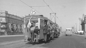 QUIZ mocno sentymentalny. Życie codzienne czasów PRL. Ostatnie pytanie to bułka z masłem