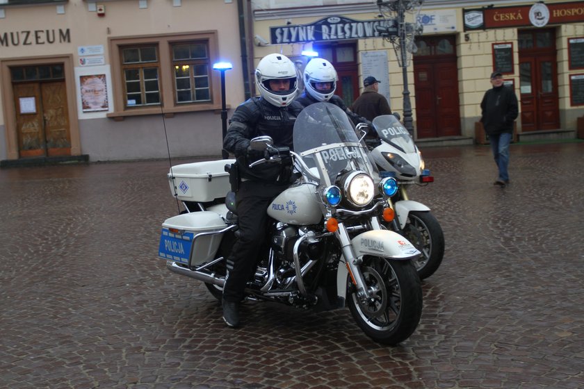 Policjanci na harleyu