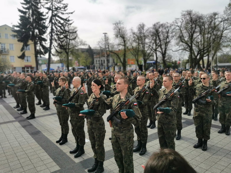 Żołnierze Służby Przygotowawczej z 15. Sieradzkiej Brygady Wsparcia Dowodzenia złożyli przysięgę