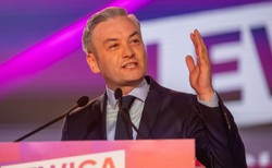 Burza po słowach Neumanna o koalicji z Konfederacją. Polityk przeprasza, Biedroń atakuje PO