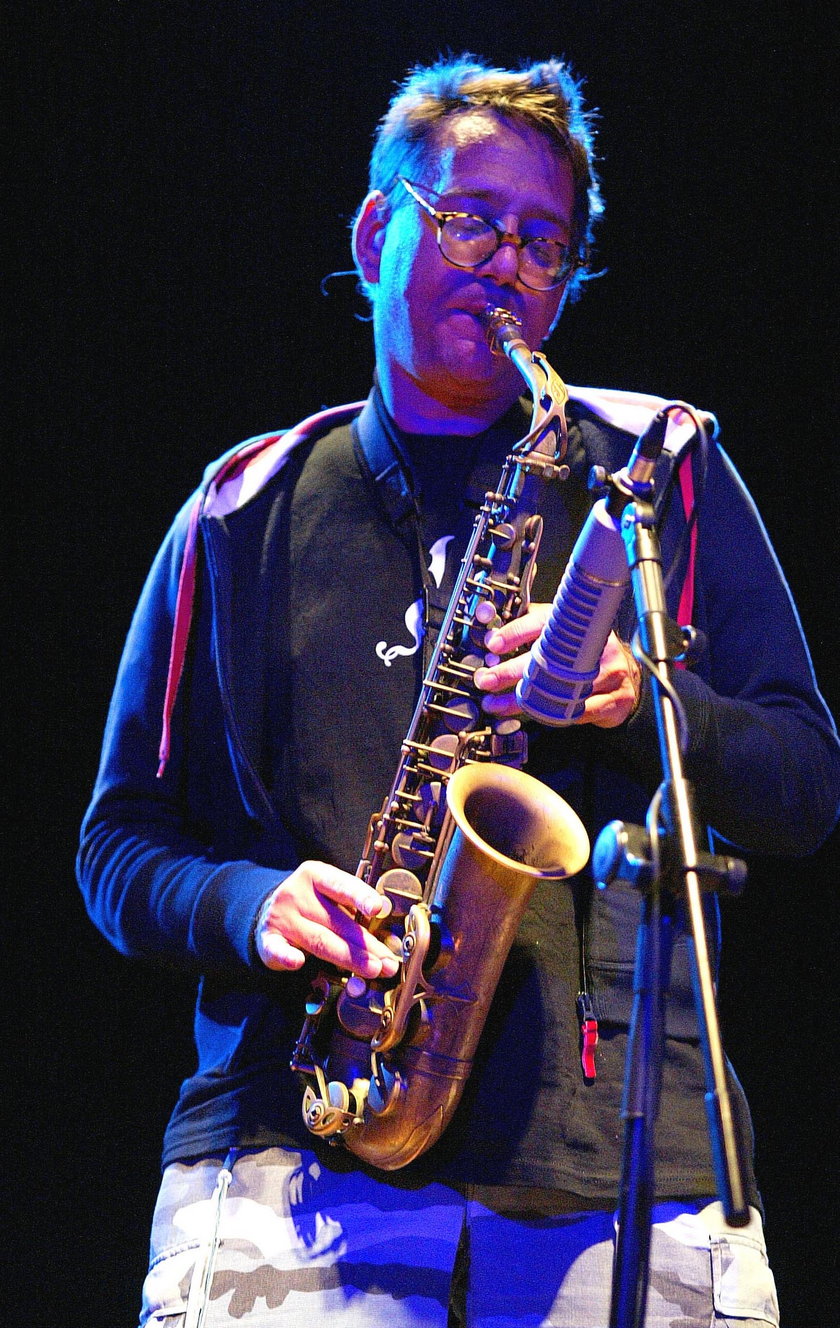 John Zorn gra na saksofonie