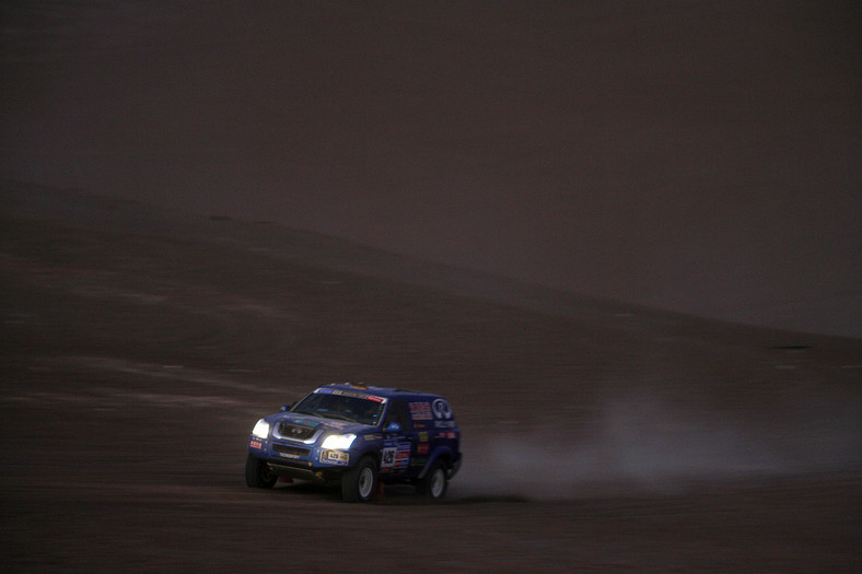 Rajd Dakar 2011: dobra postawa Polaków, Hołowczyc z otwartymi drzwiami (5.etap, wyniki, fot. Willy Weyens)