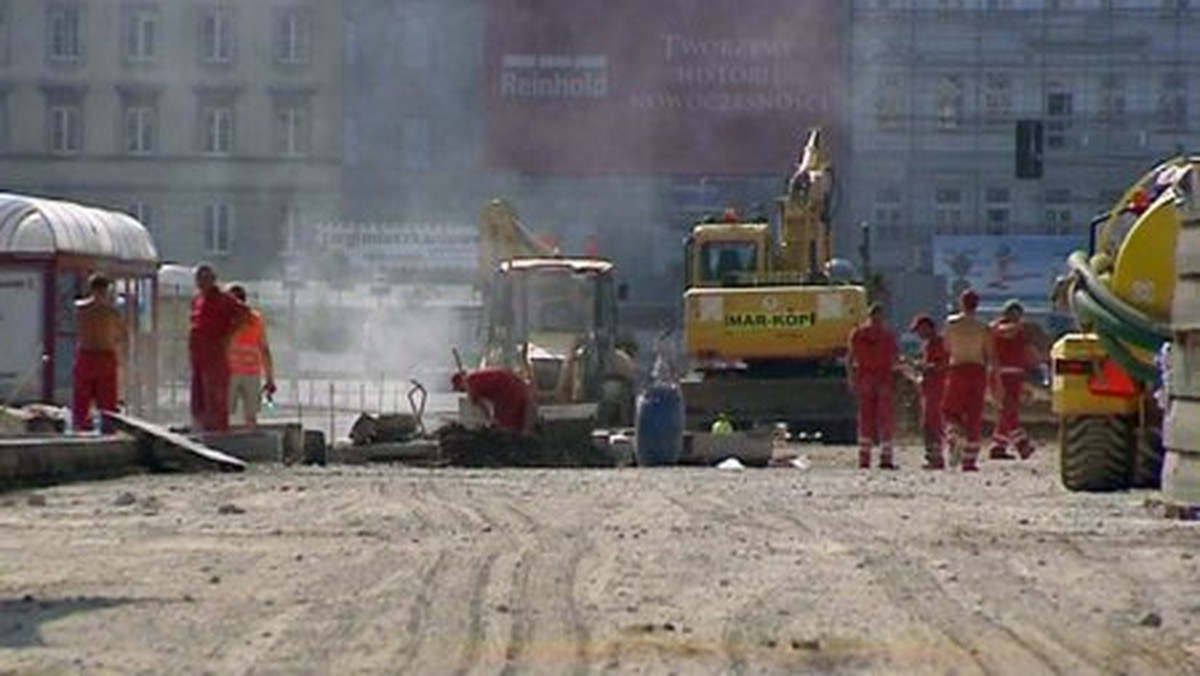 Koniec sezonu urlopowego, a w stolicy wiele remontów i inwestycji wciąż trwa, z nimi wiążą się poważne utrudnienia w ruchu - informuje TVN Warszawa.