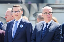 Awantura w Sejmie. Morawiecki atakuje Czarzastego, a posłowie krzyczą "precz z komuną"