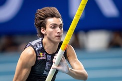Armand Duplantis pobił własny rekord świata w skoku o tyczce [WIDEO]