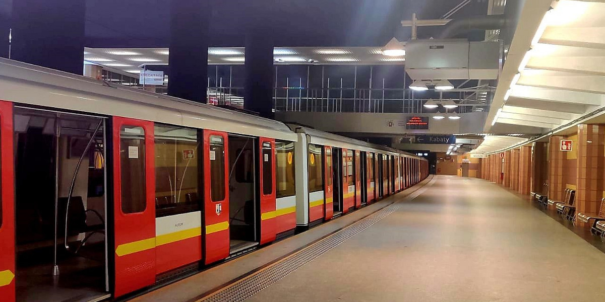Warszawa. Paraliż metra w stolicy. Zamknięte stacje dwóch linii metra