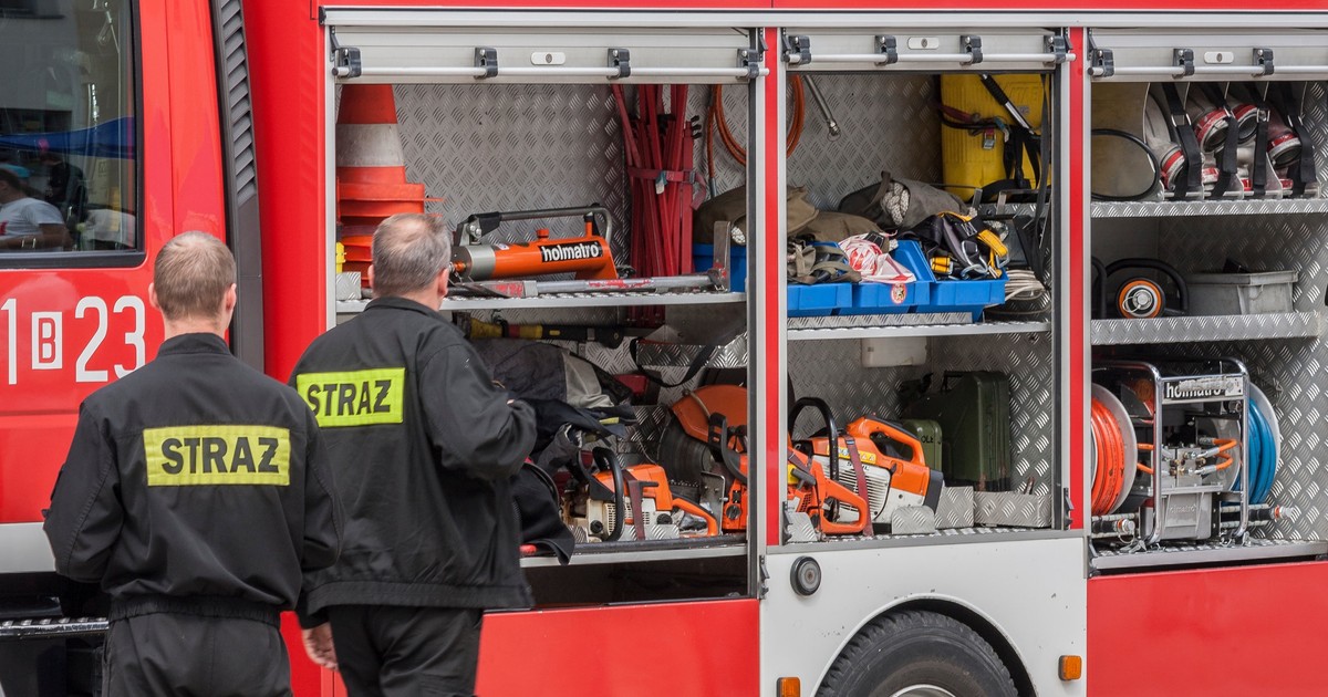 Dzieci zasłabły na szkolnym apelu. Część jest w szpitalu. Strażacy uruchomili mierniki