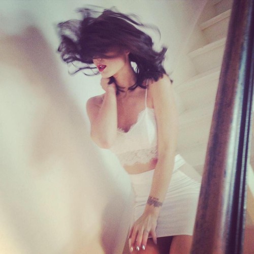 Honorata 'Honey' Skarbek w teledysku do piosenki 'Naga'