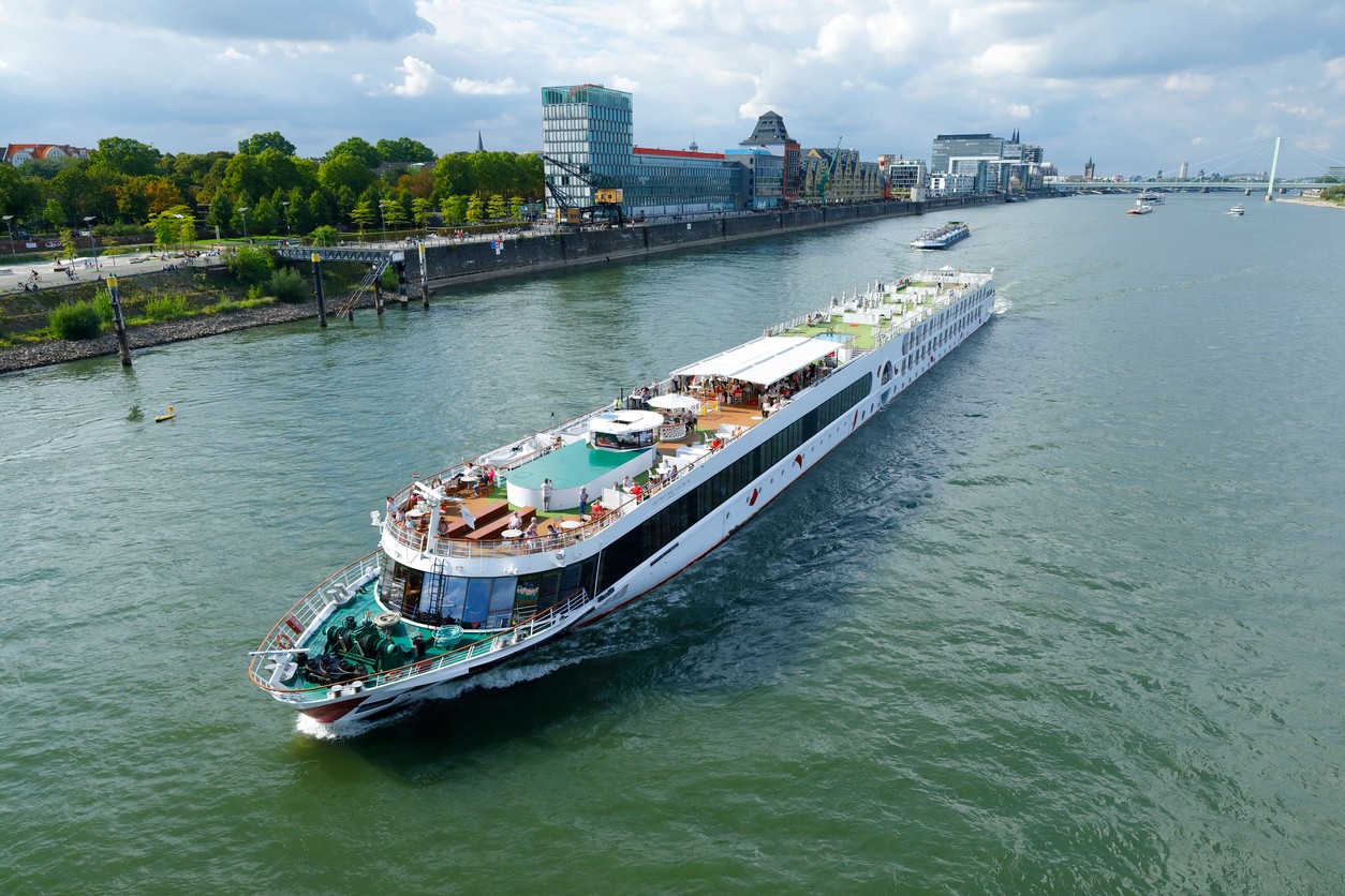 Pokojná plavba loďou. 