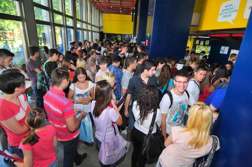 Ovih dana na fakultetima su ogrmone gužve zbog upisa