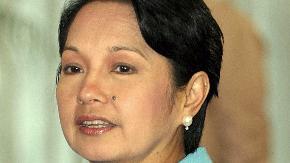 Filipiński sąd zdecydował, że b. prezydent Gloria Macapagal Arroyo, oskarżona o manipulacje wyborcze, pozostanie tymczasowo zatrzymana w ekskluzywnym apartamencie w szpitalu w Manili, mimo że adwokaci zabiegają o jej zwolnienie.