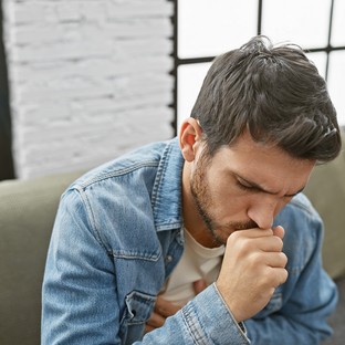 Rekedtség, állandó köhécselés, csuklás: ilyen, ha reflux okozza