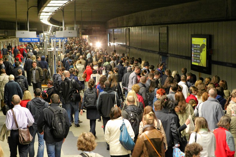 13.05.2013 Warszawa . Tłum pasażerów na stacji metra Politechnika.