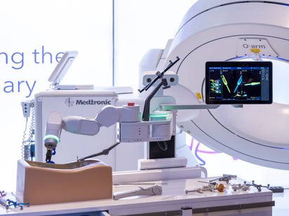 Bemutatkozott a gerincsebészeti robot Magyarországon is