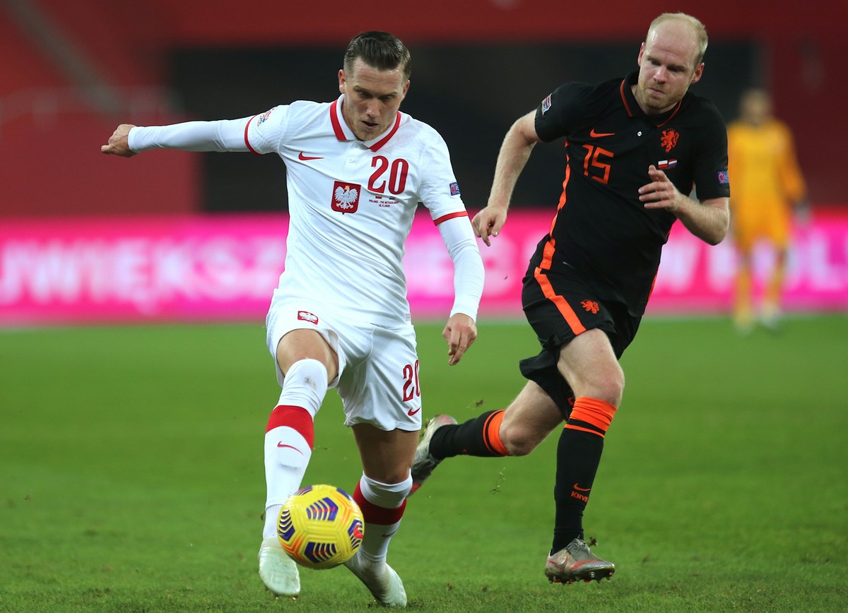 Piotr Zieliński (L) i Davy Klaassen (P)