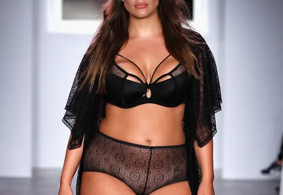 Ashley Graham, topowa modelka plus size, rzuca na kolana Nowojorski Tydzień Mody. To ciało!