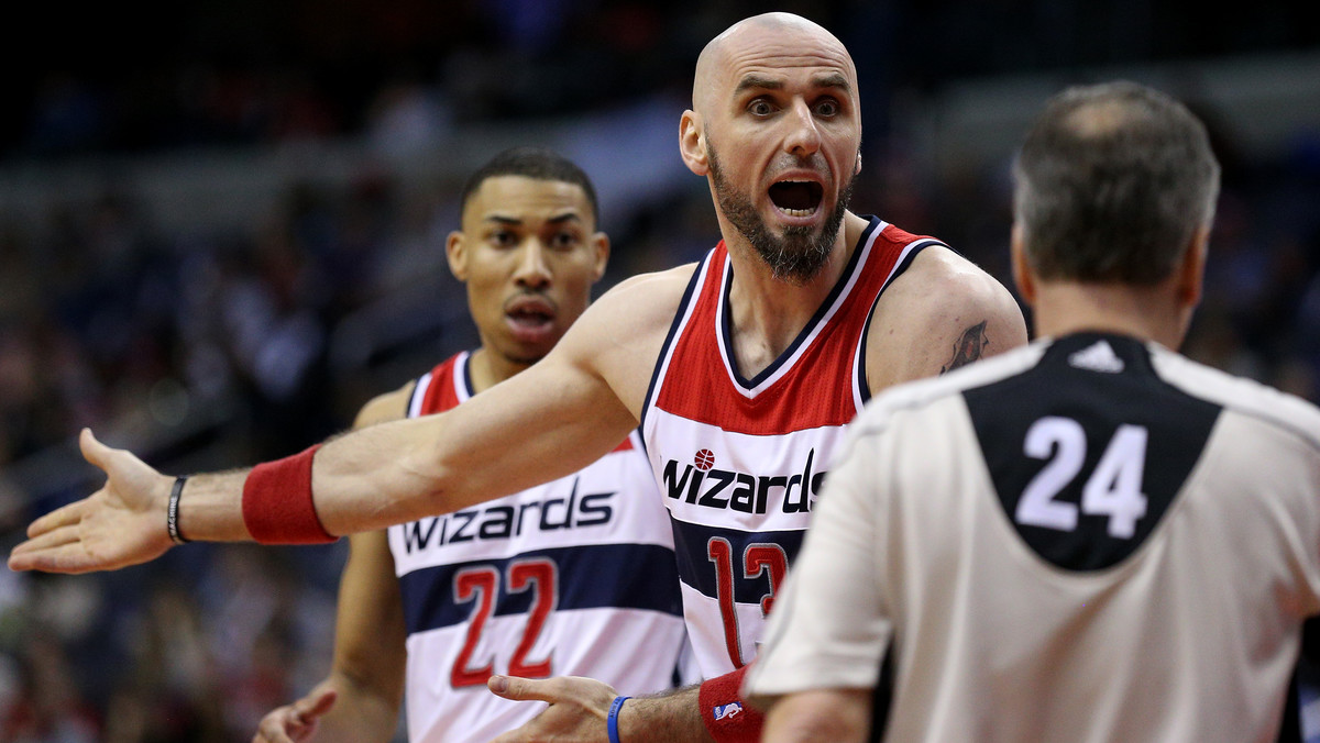 Washington Wizards przegrali z San Antonio Spurs 100:112. Przeciwnicy z Teksasu są obecnie najlepszą wyjazdową drużyną NBA i po tej wygranej mają na obcych parkietach bilans 10-0. Marcin Gortat zdobył 10 punktów i uzyskał 10 zbiórek notując dziewiąte double-double w sezonie.