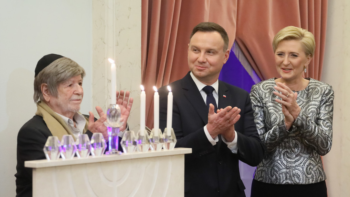 WARSZAWA ZAPALENIE ŚWIEC CHANUKOWYCH PAŁAC PRZEYDENCKI (Andrzej Duda, Agata Kornhauser-Duda, Szewach Weiss )