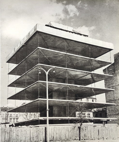 Budowa trzonolinowca, wiosna 1965