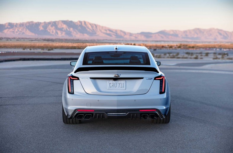 Cadillac CT5V Blackwing - 668 KM, silnik 6,2 l, ręczna skrzynia i