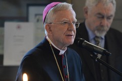 Abp Jędraszewski dostał pytanie o 'tęczową zarazę'. Tak się tłumaczył