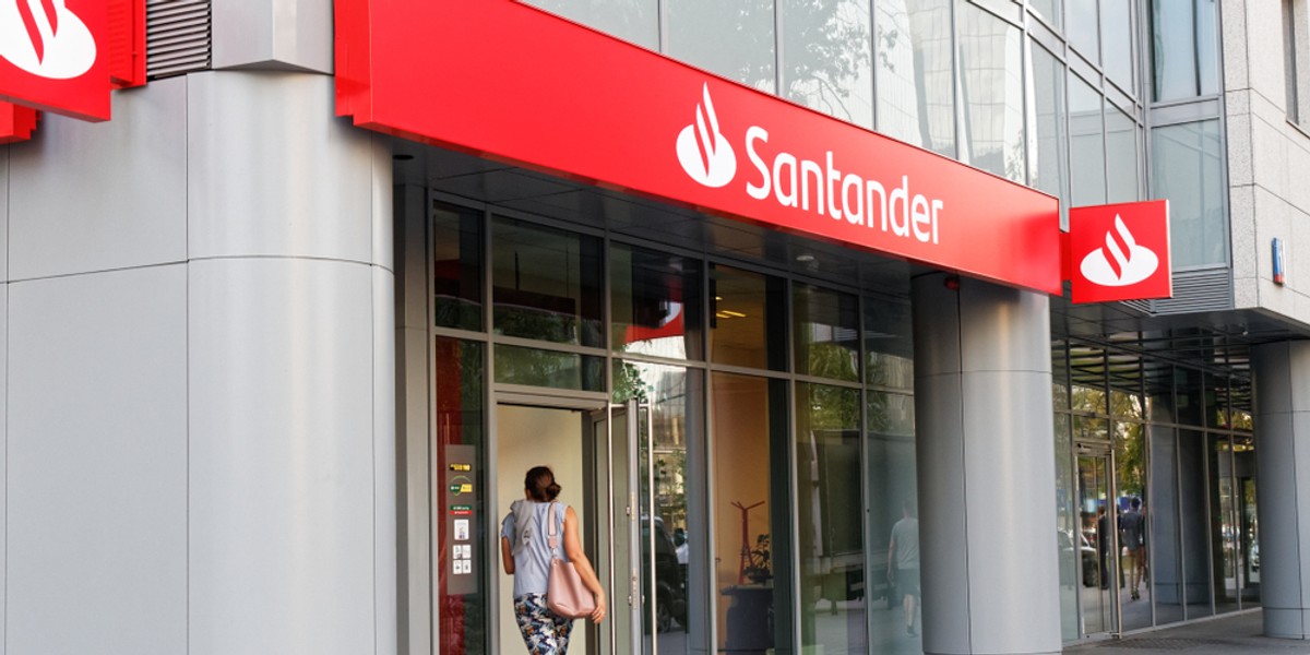 Santander Bank Polska (d. Bank Zachodni WBK) należy do czołówki banków uniwersalnych w Polsce.