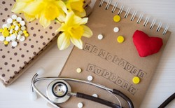 Czym jest hormonalna terapia zastępcza? Komu pomaga?