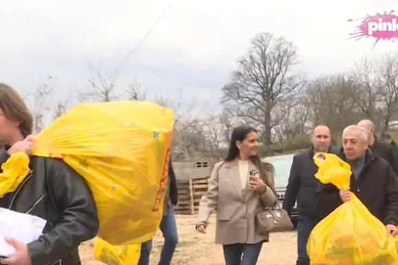 HUMANOST KOJA MENJA ŽIVOTE: Željko Mitrović obradovao dve porodice u selu Dučalovići! Uručio je novčanu pomoć, poklone, i dao nadu za bolje sutra