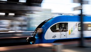 Druga generacja Elfów. 19 maszyn polskiej firmy trafi do Kolei Śląskich [ZDJĘCIA]