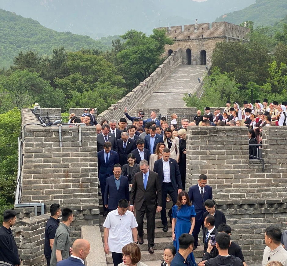 Srpska delegacija na Kineskom zidu