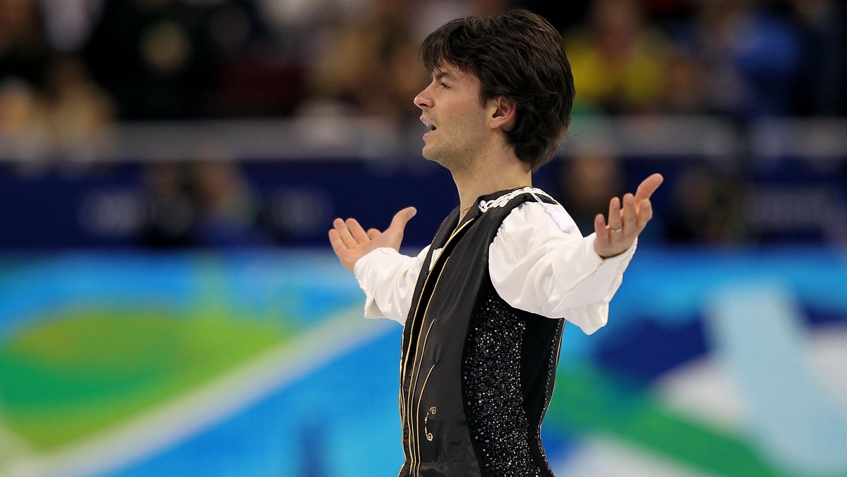 Stephane Lambiel w sobotę 27 lutego będzie jedną z gwiazd „Kings on Ice. Tribute to Chopin” w Warszawie na Stadionie Narodowym. Dwukrotny mistrz świata, który w czasie zakończonej w 2010 roku kariery oszałamiał wszystkich niezwykłą techniką piruetów. Polską publiczność spróbuje oczarować m.in. występem do piosenki Michaela Jacksona, a na wyjaśnia dlaczego czasami na tafli... kręci mu się w głowie.