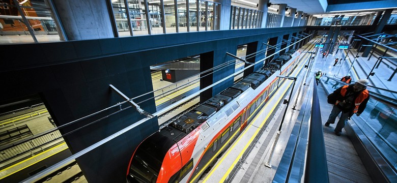 Polityczna kłótnia o otwarcie dworca w Łodzi. Prezydent Hanna Zdanowska wyprzedziła PiS i PO