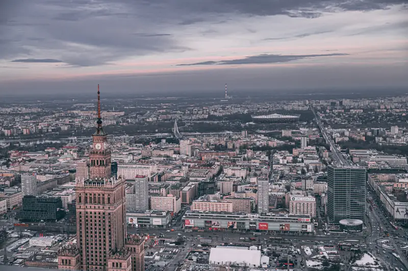 Z tej perspektywy monumentalny Pałac Kultury i Nauki wygląda jak zabawkowy