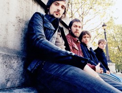 Kasabian się uśmiecha w sieci