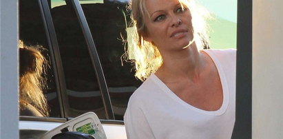 Pamela Anderson. Znów nieźle tankuje