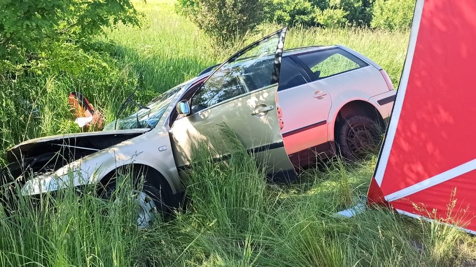 Policja szuka kierowcy, który zbiegł z miejsca wypadku