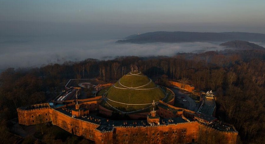 Po biegu (godz. 12.20–13.00) zostanie zorganizowany bezpłatny spacer po obiektach Twierdzy Kraków.