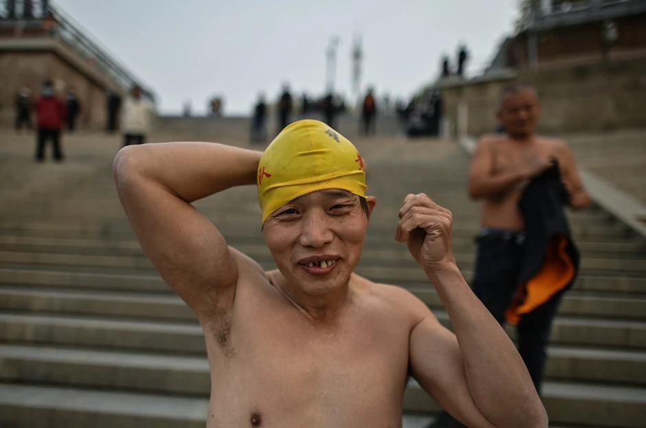 Kupači na obali Jangcea u Vuhanu u novembru 